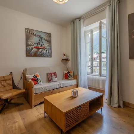 Chez Aline Chic Central Chamonix 1Br W/ Brevent Views - Happy Rentals シャモニー