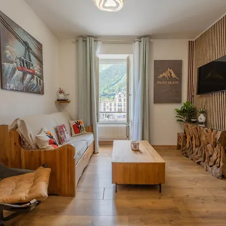 Chez Aline Chic Central Chamonix 1Br W/ Brevent Views - Happy Rentals シャモニー